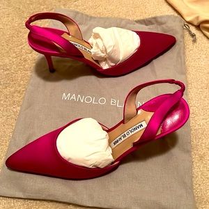 NIB Manolo Blahnik Pink Satin Carolyne heels